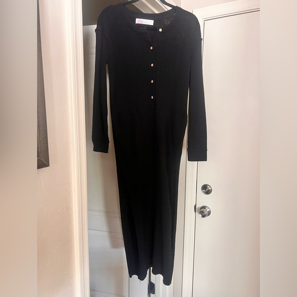 Free People Dresses & Skirts - Free People FP Sweater Dress. XS. Black. Side Slits. Tan wooden buttons. NWOT.